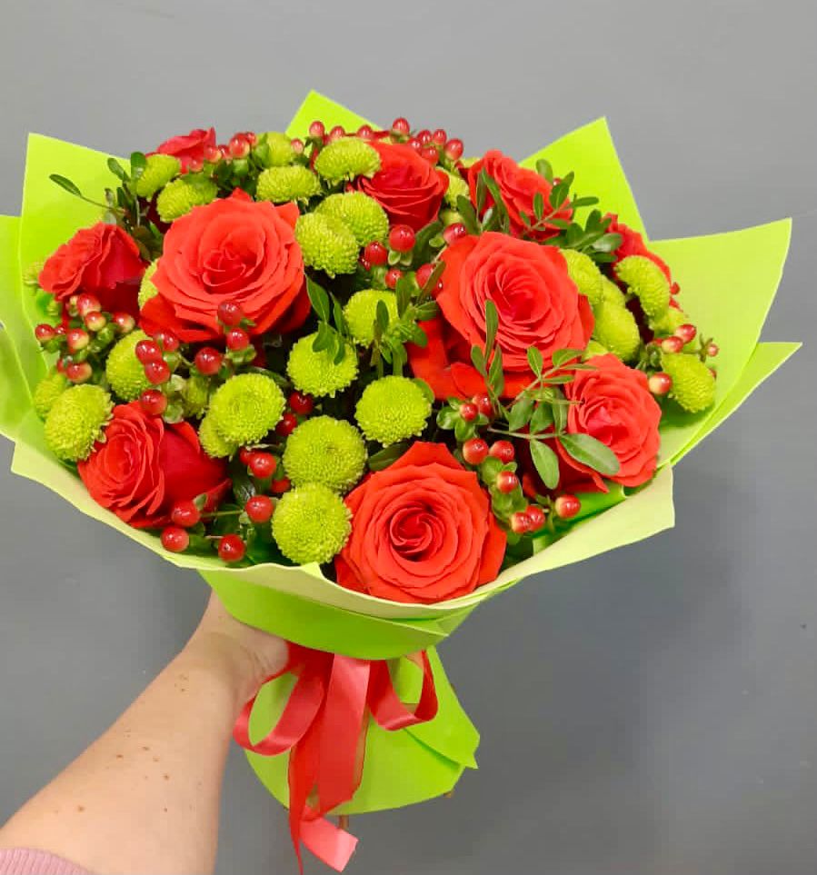 Букет цветов из: Хризантемы и Розы в Олымский