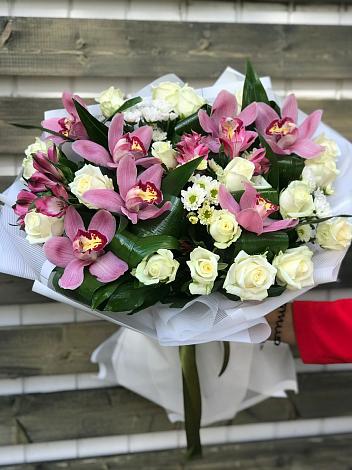 Букет цветов из: Розы и Хризантемы в Олымский