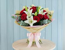 Букет цветов из:  Лилии и Розы в Олымский