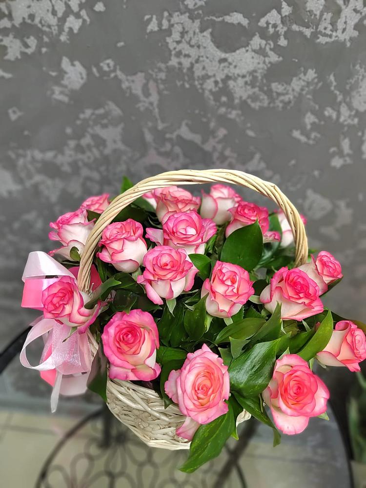 Цветочная композиция из Розы в корзине в Олымский
