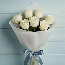 Букет 7 Белых роз Эдлесс Лав в Олымский