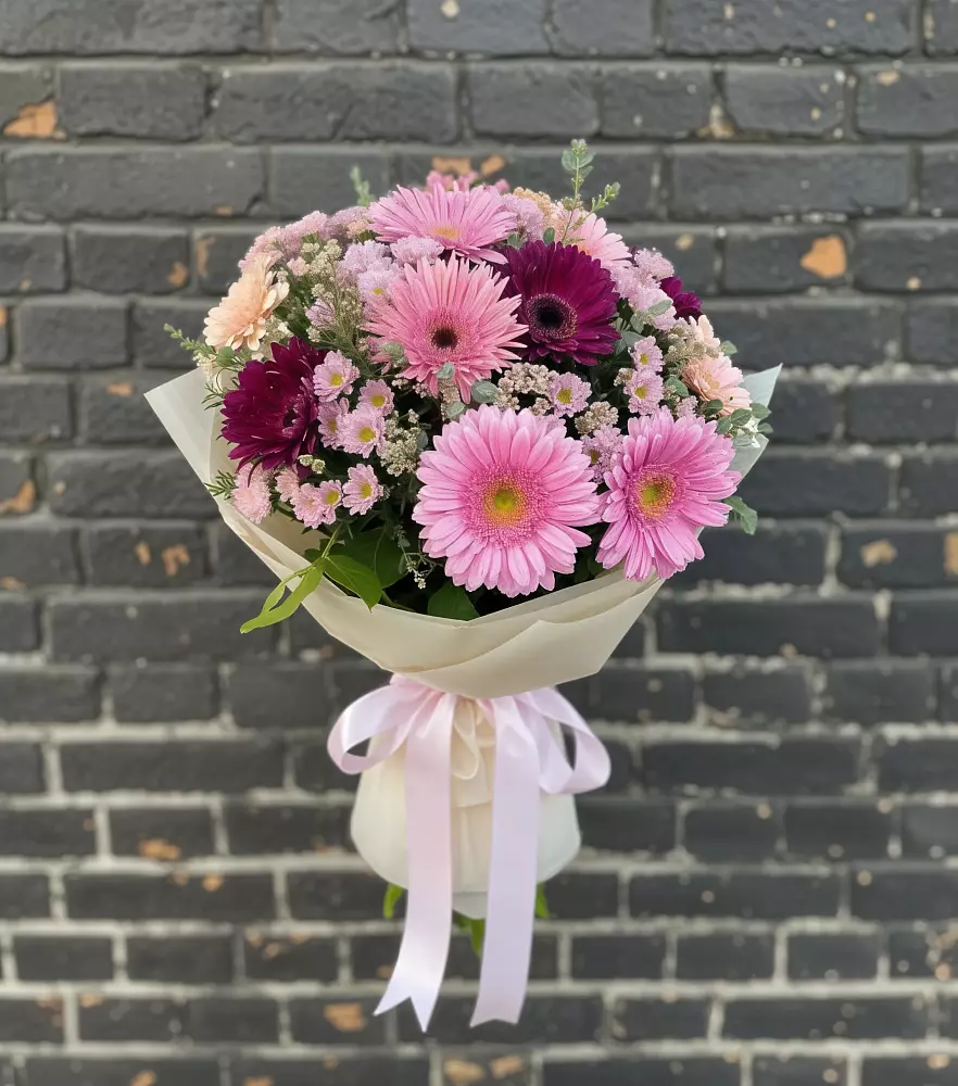 Букет цветов из: Герберы и Хризантемы в Олымский