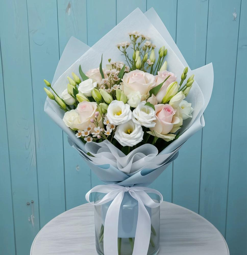 Букет цветов из: Розы и Лизиантусы в Олымский