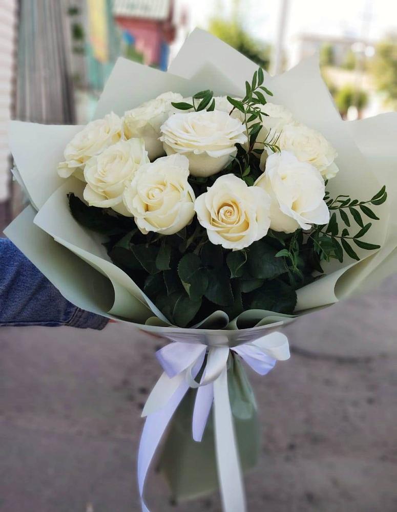 Букет Белые розы Проуд в Олымский