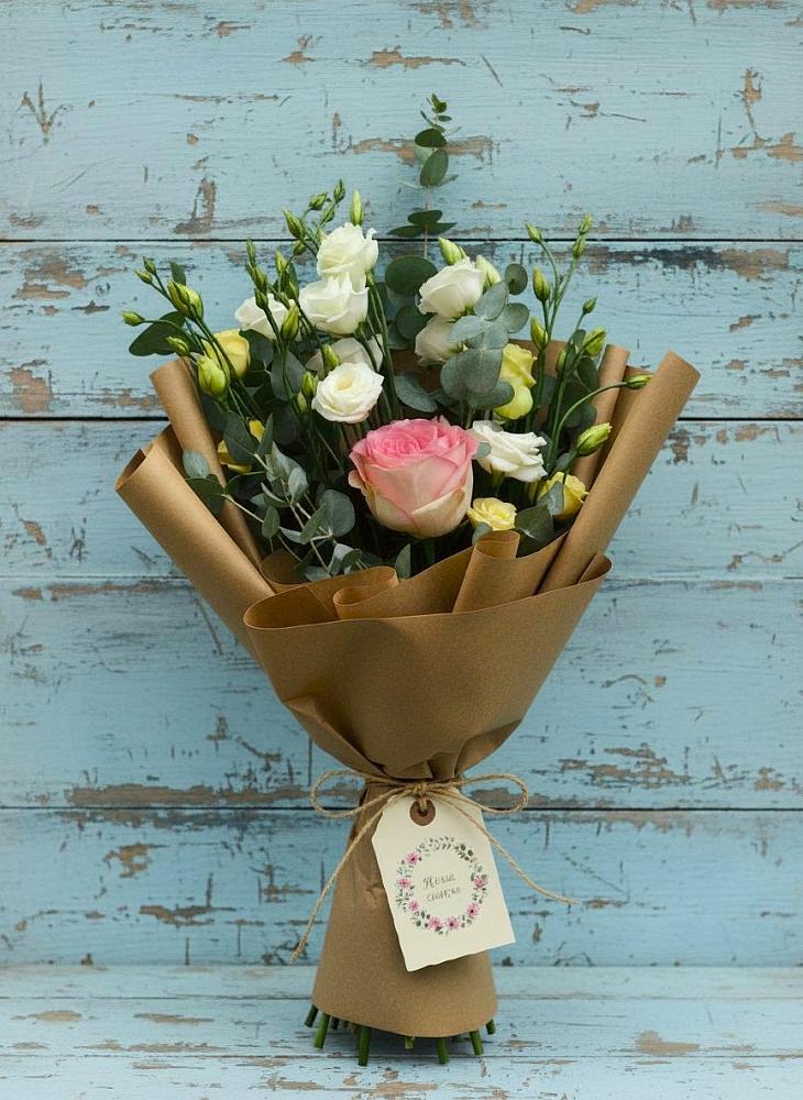 Букет цветов из: Розы и Лизиантусы в Олымский