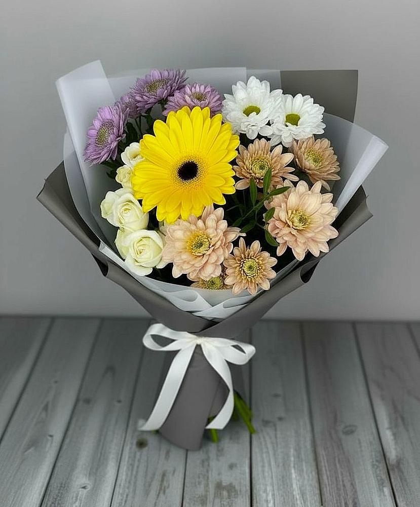 Букет цветов из: Розы, Герберы и Хризантемы в Олымский