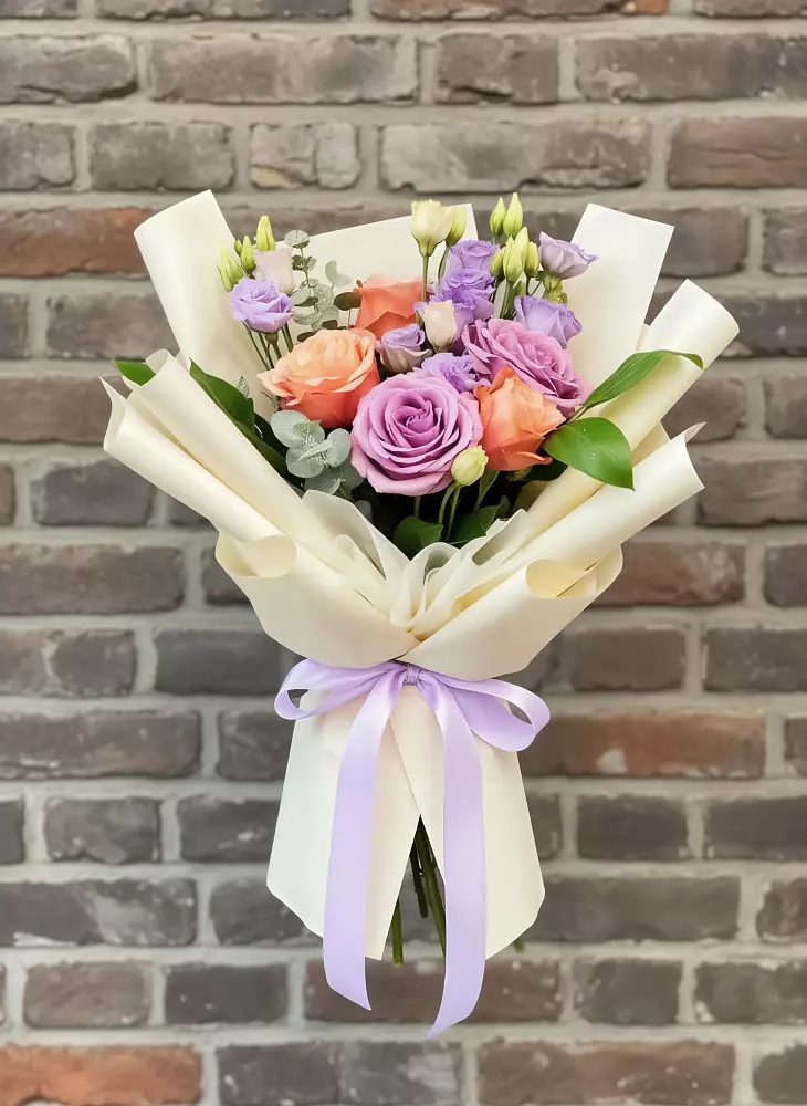 Букет цветов из: Лизиантусы и Розы в Олымский