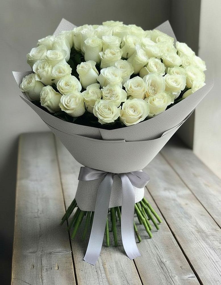 Букет 35 Белых роз в Олымский