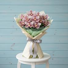 Букет цветов из:  Орхидеи и Розы в Олымский