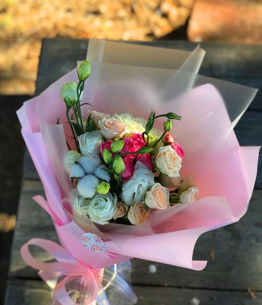 Букет цветов из: Розы и Лизиантусы в Олымский