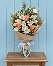 Букет цветов из:  Альстромерии, Лизиантусы, Розы и Хризантемы #REPLACE_PRED# Олымский