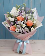 Букет цветов из:  Лизиантусы, Розы, Альстромерии и Гипсофила в Олымский