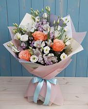 Букет цветов из:  Лизиантусы, Розы, Альстромерии и Гипсофила в Олымский