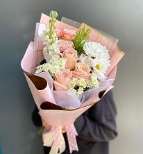 Букет цветов из:  Хризантемы и Розы в Олымский