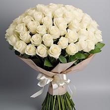 Букет 101 беля роза Белоснежка в Олымский