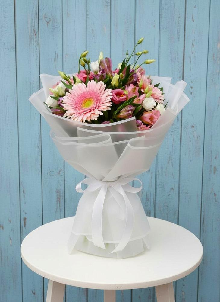 Букет цветов из: Герберы, Альстромерии и Лизиантусы в Олымский