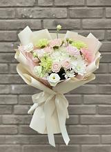 Букет цветов из:  Гвоздики, Розы, Лизиантусы и Хризантемы в Олымский