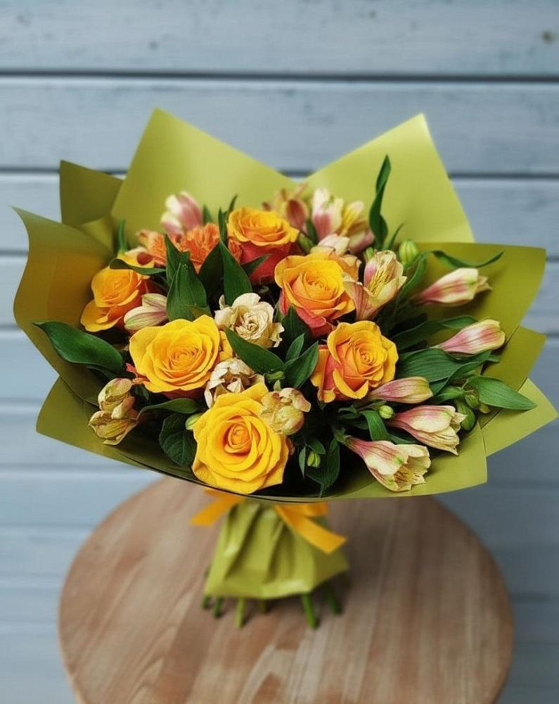 Букет цветов из: Альстромерии и Розы в Олымский
