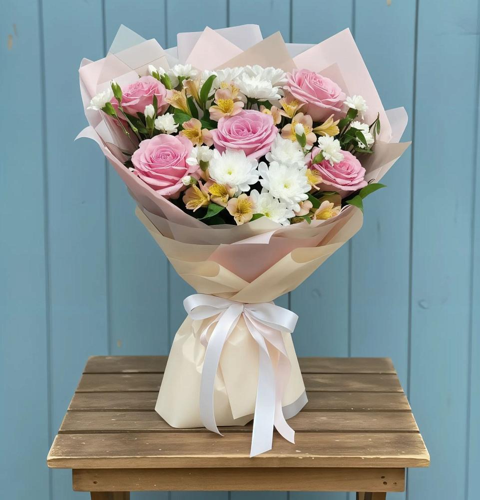 Букет цветов из: Гвоздики, Орхидеи и Розы в Олымский