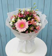 Букет цветов из:  Герберы, Альстромерии и Лизиантусы в Олымский