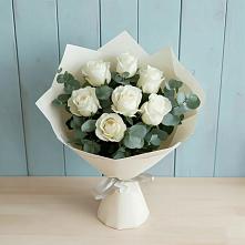 Букет Белые розы в Эвкалипте в Олымский