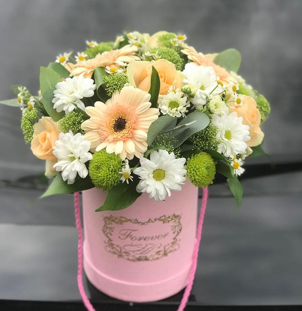 Цветочная композиция из Розы, Герберы и Хризантемы в шляпной коробке в Олымский