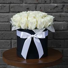 Цветочная композиция из Розы в шляпной коробке в Олымский