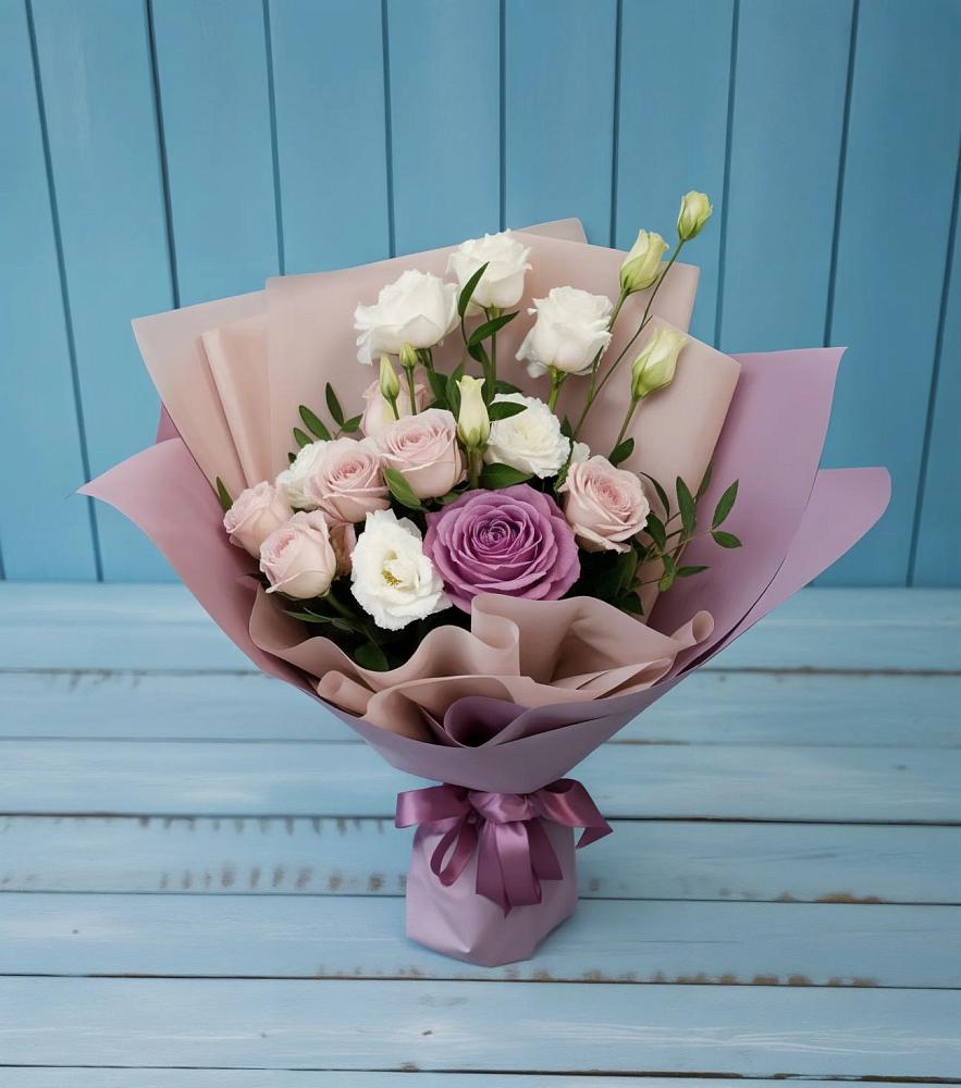 Букет цветов из: Розы и Лизиантусы в Олымский